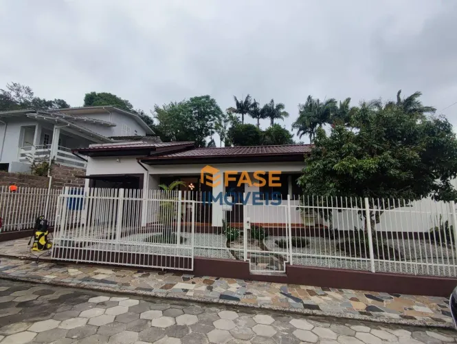 Casa com 3 dormitórios à venda, 180,00 m² por R$ 690.000,00 - Centro - Siderópolis/SC