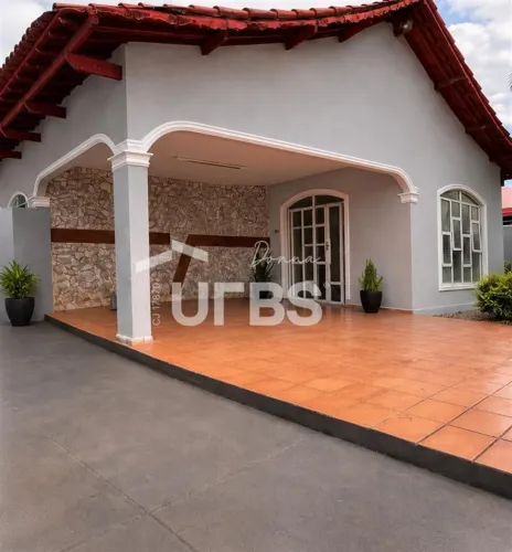 Casa à Venda no Jardim América | 4 Quartos, 2 Suítes, 4 Vagas | Excelente Terreno