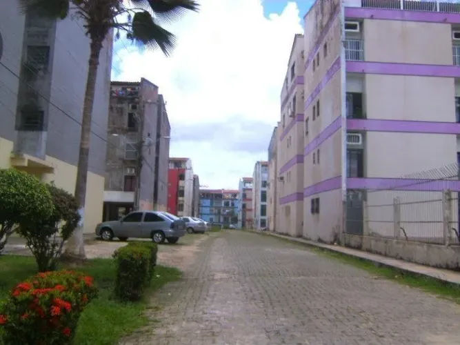 Alugo apto de 3 QUARTOS no Calhau- Condomínio Barramar