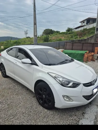 Hyundai Elantra GLS 1.8 16V Aut. 2013