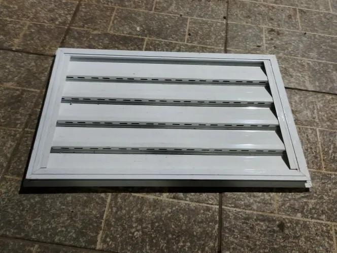 Porta de alumínio. 65x 40