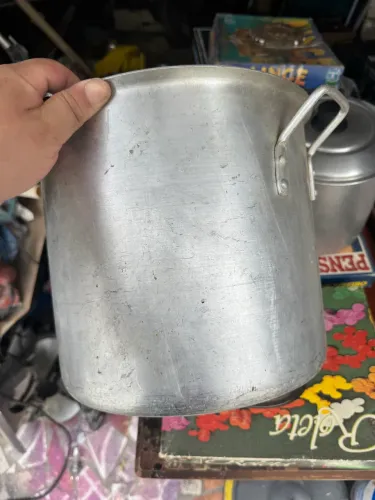 Caldeirão de alumínio grande