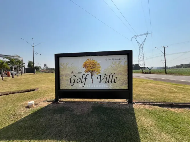 Casa à Venda no Condomínio Recanto Golf Ville com 2 Dormitórios e Suíte