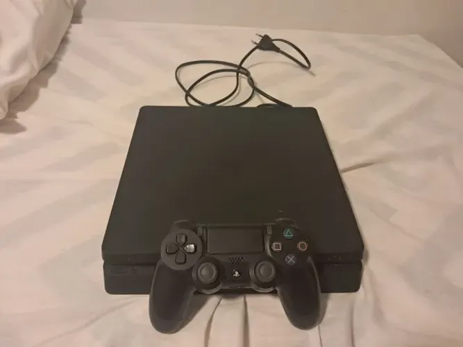 PS4 Slim + Controle e 2 Jogos