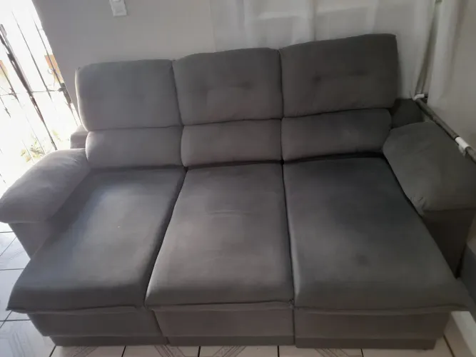 Sofá três lugares