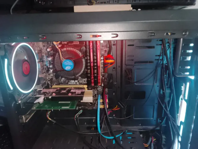 I5 4570 +. Gt210 +16 ram +ssd 120 hd 500.