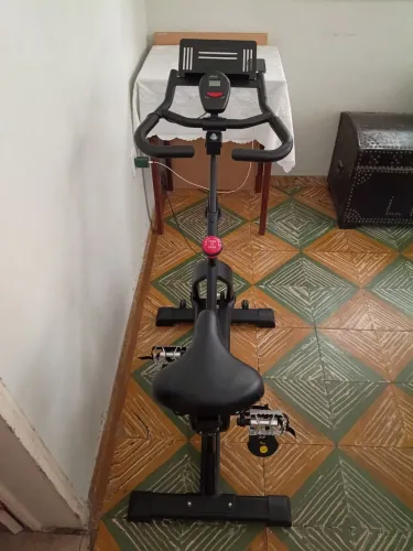 Bicicleta ergométrica academia.