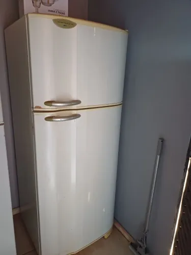 Vendo geladeira grande 