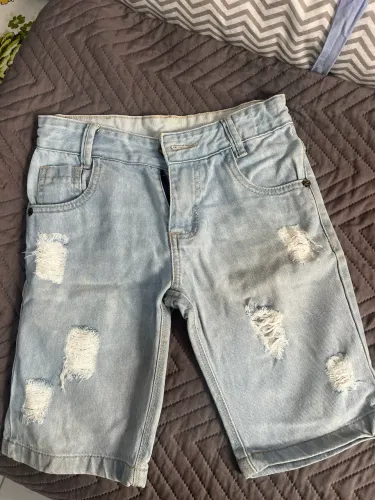 Vende-se bermuda jeans infantil - tamanho 6 anos