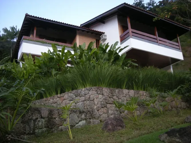 Casa de condomínio para venda com 360 metros quadrados com 5 quartos