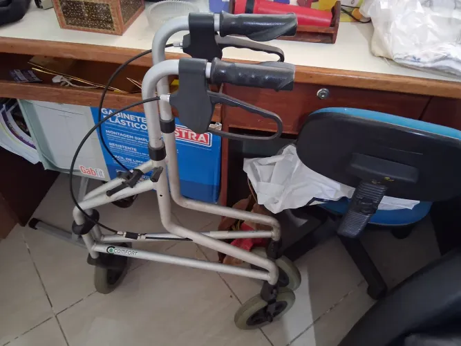 Vendo andador dobrável