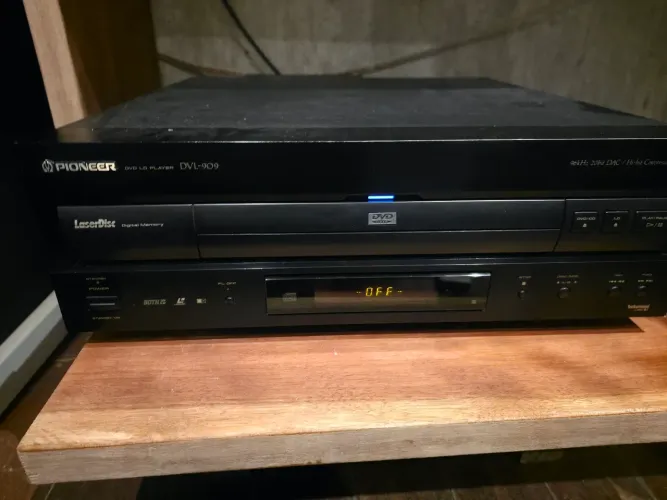 Laserdisc DVL909