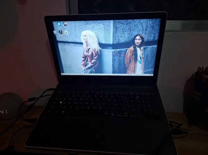 notebook Dell inspiron 5566 com ssd 480gb 8gb ram e placa de vídeos Radeon. 