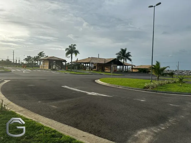Lote no Condomínio Village Damha II a venda no bairro SIM