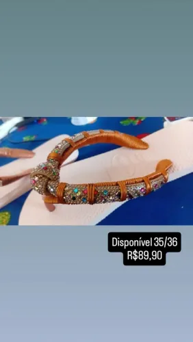 Chinelos bordados de luxo