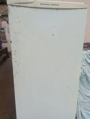 Geladeira Eletrolux branca 1 porta