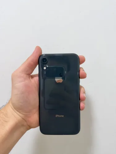 Iphone XR 64GB na cor preta.