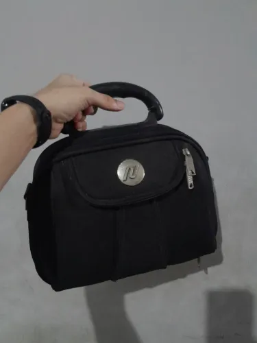 Bolsa/Maleta de mão/ Marca Versada