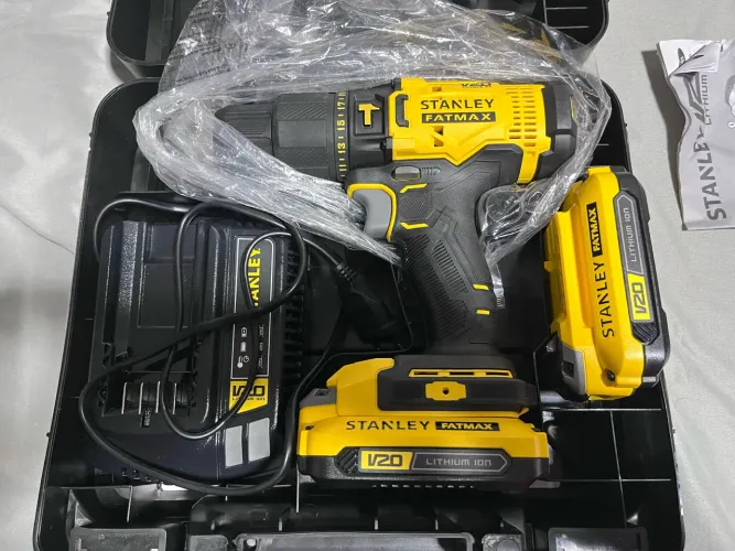 Parafusadeira / Furadeira de Impacto Stanley Fatmax 20v + 2 baterias