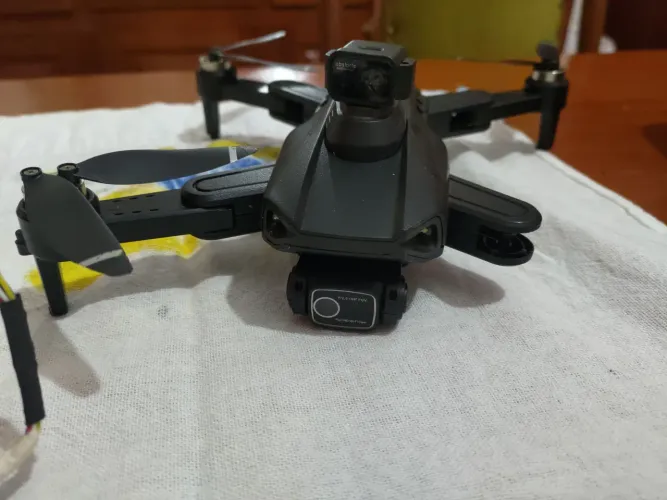 Drone para concerto ou retirada de peças