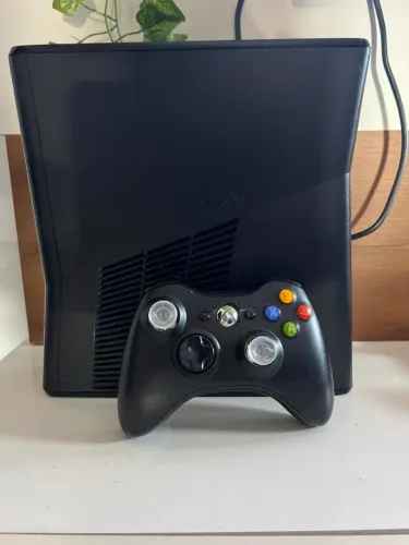 Xbox 360 Slim com + De 100 jogos RGH