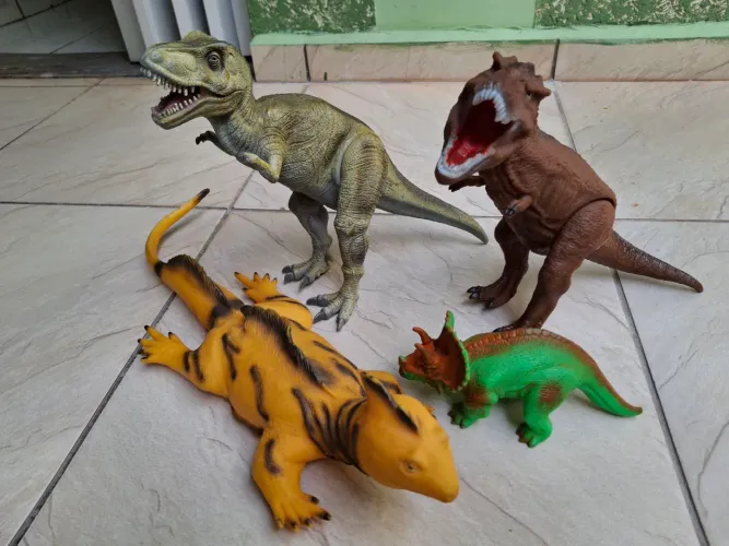 Dinossauros grandes, articulados