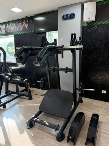 Agachamento Strong Pendulo - Lion Fitness