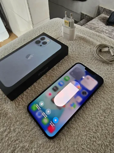 VENDO/TROCO IPHONE 13 PRÓ MAX 128GB UNICA DONA, IMPECAVEL, TODO ORIGINAL, NUNCA ABERTO