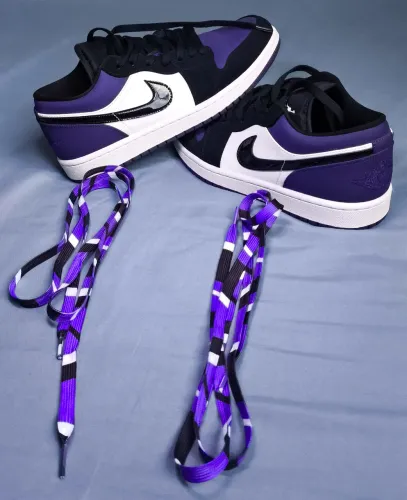 Tênis Nike -Nike Air Jordan 1 Low na colorway "Court Purple". Original.