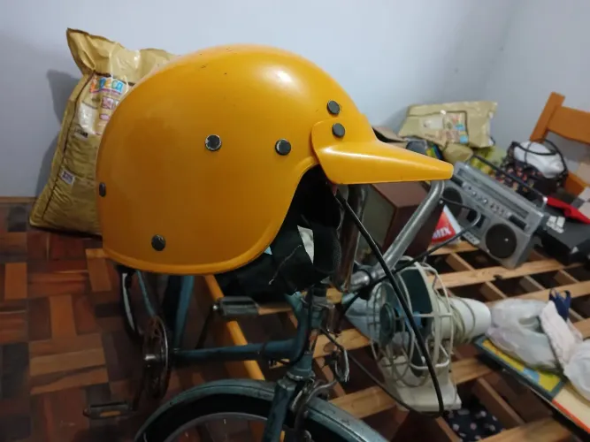 Capacete antigo induma( LER )