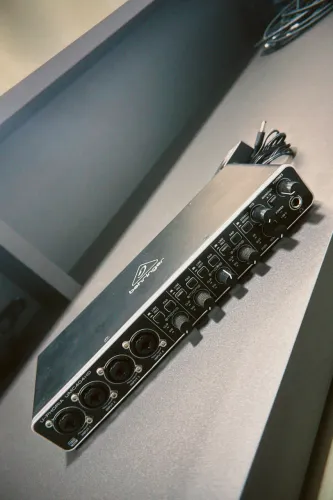 Interface de áudio behringer UMC404 HD 