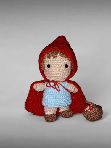 Boneca Amigurumi Chapeuzinho Vermelho