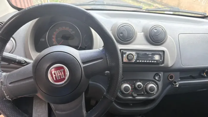 Fiat Uno Vivace Celeb. 1.0 EVO F.flex 8V 5P 2013