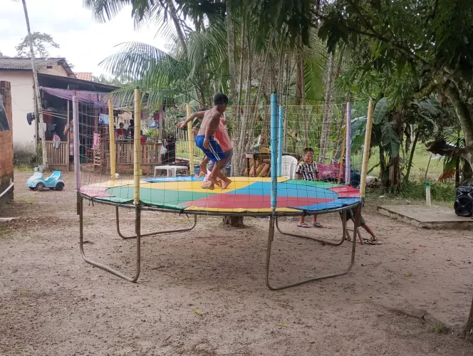 Pula pula e piscina de bolinha