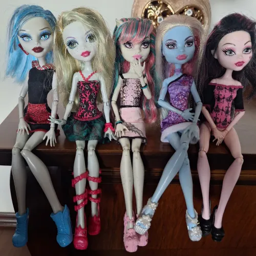 Lote de Bonecas Monster High G1 Originais + Suporte impresso em 3D