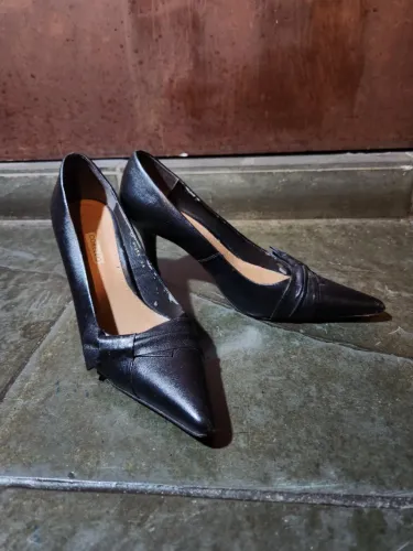 Scarpin Couro Legítimo Preto
