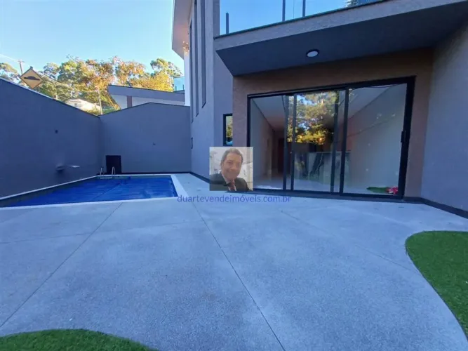 Vende-se Linda Casa Moderna no Condomínio Parque das Rosas, Cotia.
