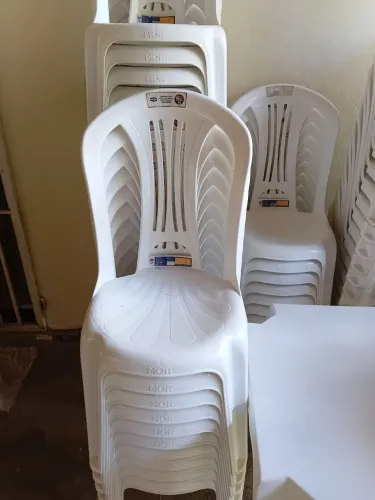 Vendo Mesas e cadeiras novas