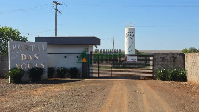 CHÁCARA MOLHADA EM CONDOMÍNIO COM TRÊS SUÍTES A VENDA EM LEÓPOLIS.