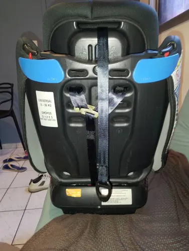 Vendo Cadeirinha infantil para carro, aspecto de nova, pouco usada.
