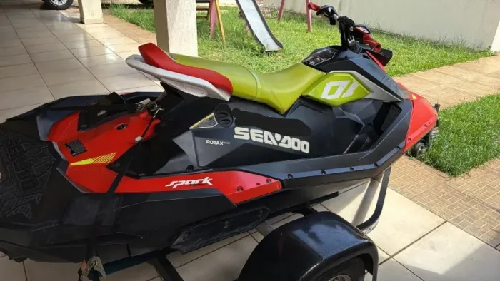 Jetski spark trixx (03 lugares)