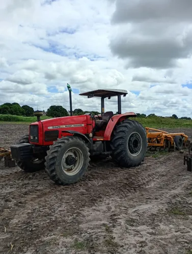 Trator Massey Ferguson 5320 e grade aradora 20 discos 
