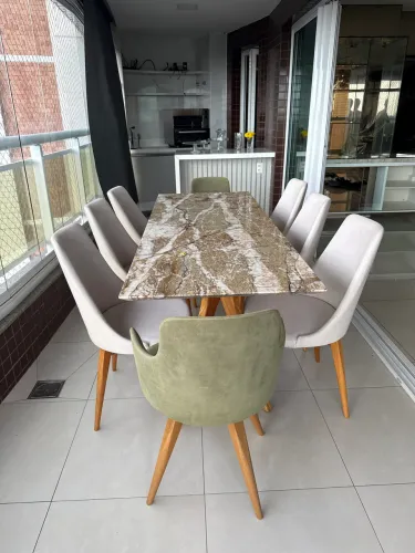 Mesa e cadeiras