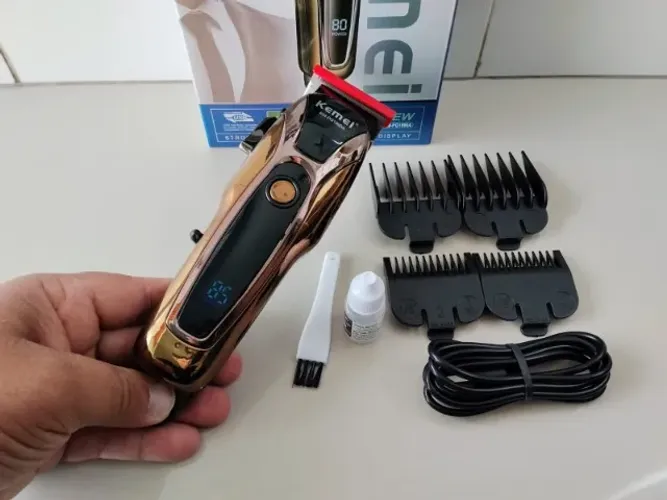 Maquina Profissional Cabelo e Barba Kemei sem Fio recarregável