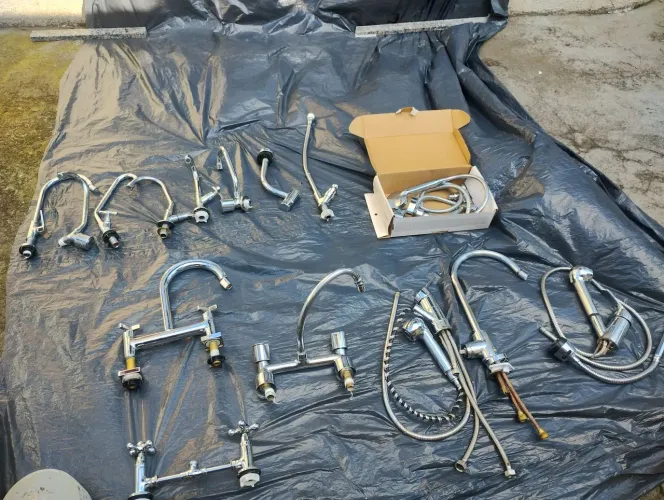 Vende-se Torneiras e vaso sanitário