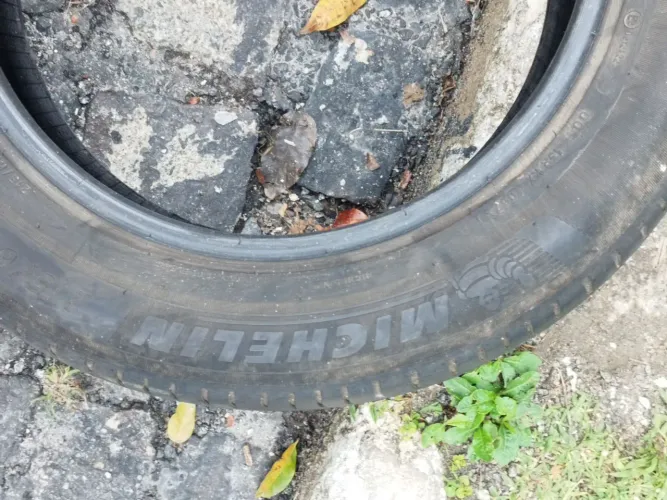 4 Pneu 215/60/17 semi novo