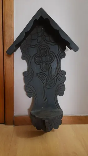 Suporte de parede para Santos em madeira