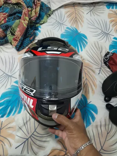 Capacete ls2.... blusão....fala no meu pv WhatsApp *