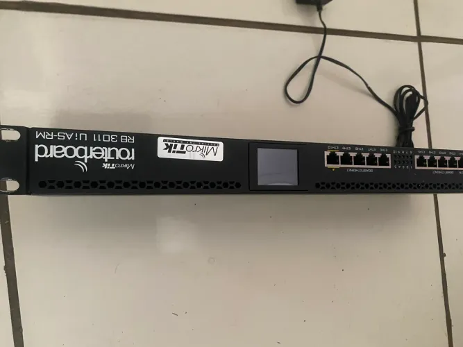 Mikrotik 3011,  seminova, usada apenas para teste.