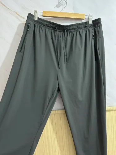 calça slim esportiva cinza